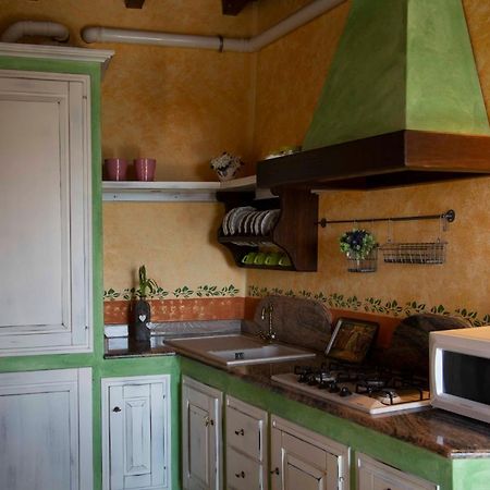 Casa Vacanze Le Tre Casette อาเมเกลีย ภายนอก รูปภาพ