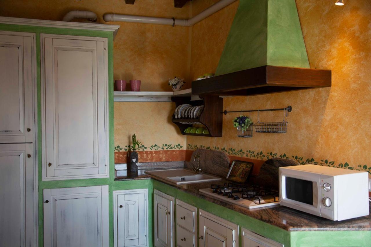 Casa Vacanze Le Tre Casette อาเมเกลีย ภายนอก รูปภาพ