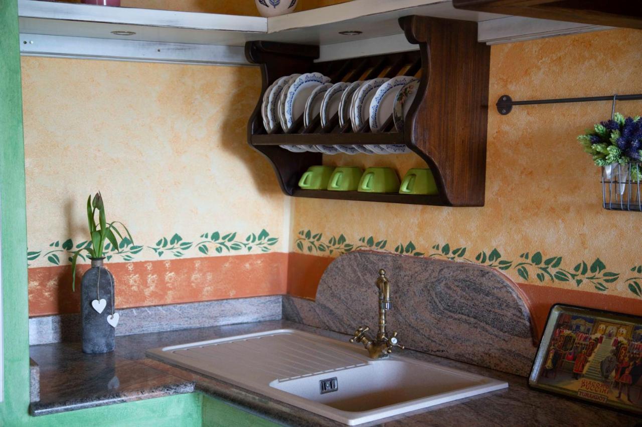 Casa Vacanze Le Tre Casette อาเมเกลีย ภายนอก รูปภาพ