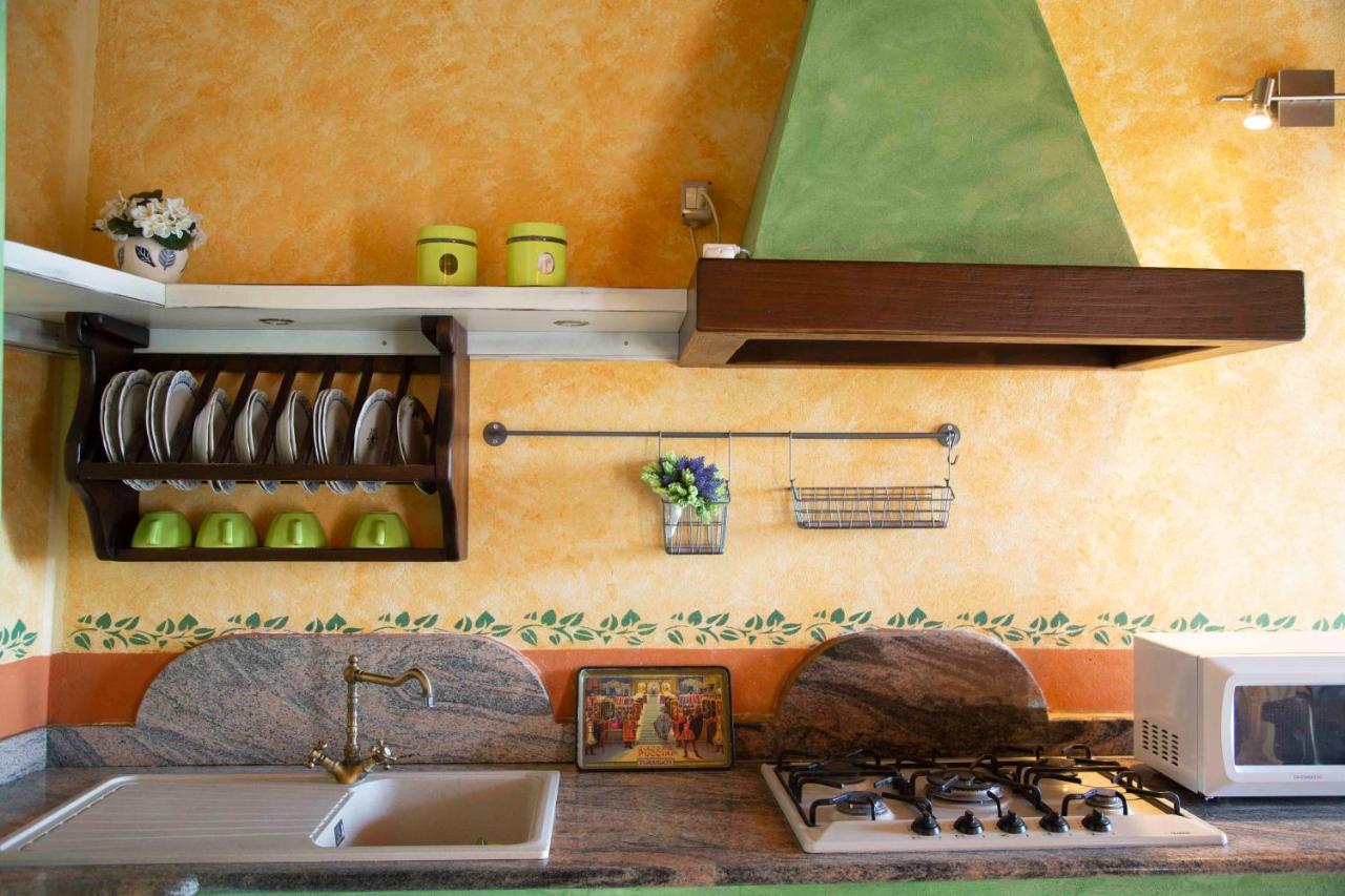 Casa Vacanze Le Tre Casette อาเมเกลีย ภายนอก รูปภาพ
