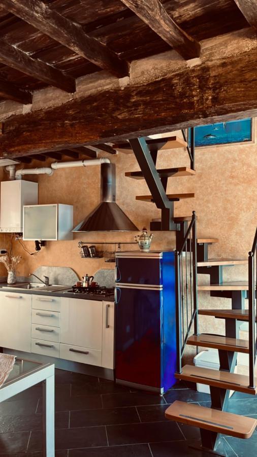 Casa Vacanze Le Tre Casette อาเมเกลีย ภายนอก รูปภาพ