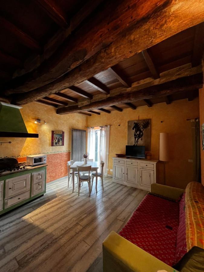 Casa Vacanze Le Tre Casette อาเมเกลีย ภายนอก รูปภาพ